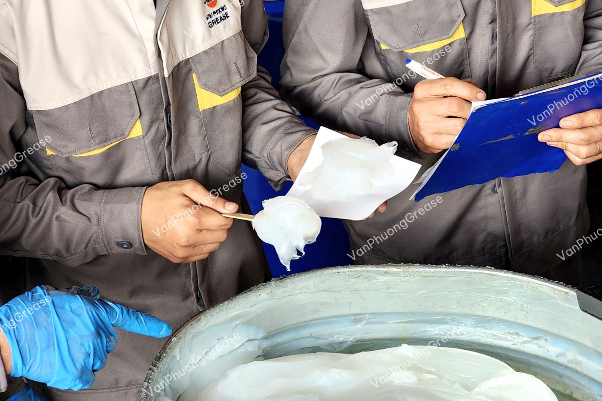 Bảo quản mỡ bôi trơn Không trộn lẫn các loại mỡ với nhau