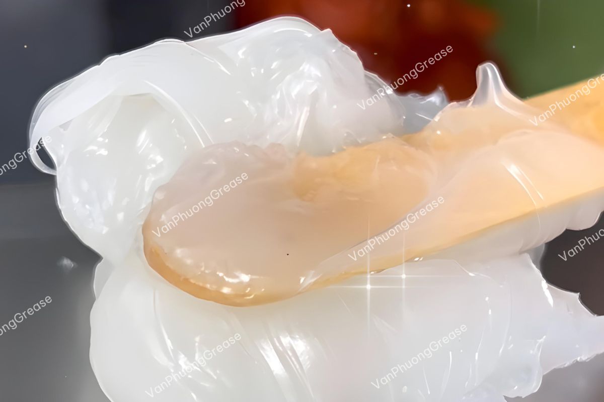 mỡ bò bôi trơn chịu nước Mỡ cần bám chặt vào bề mặt kim loại