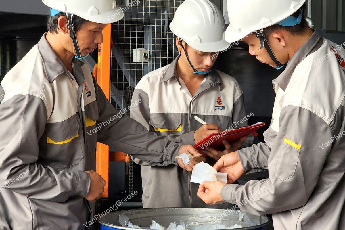 mỡ bò bôi trơn chịu nước Mỡ bôi trơn kháng nước chính là giải pháp tối ưu