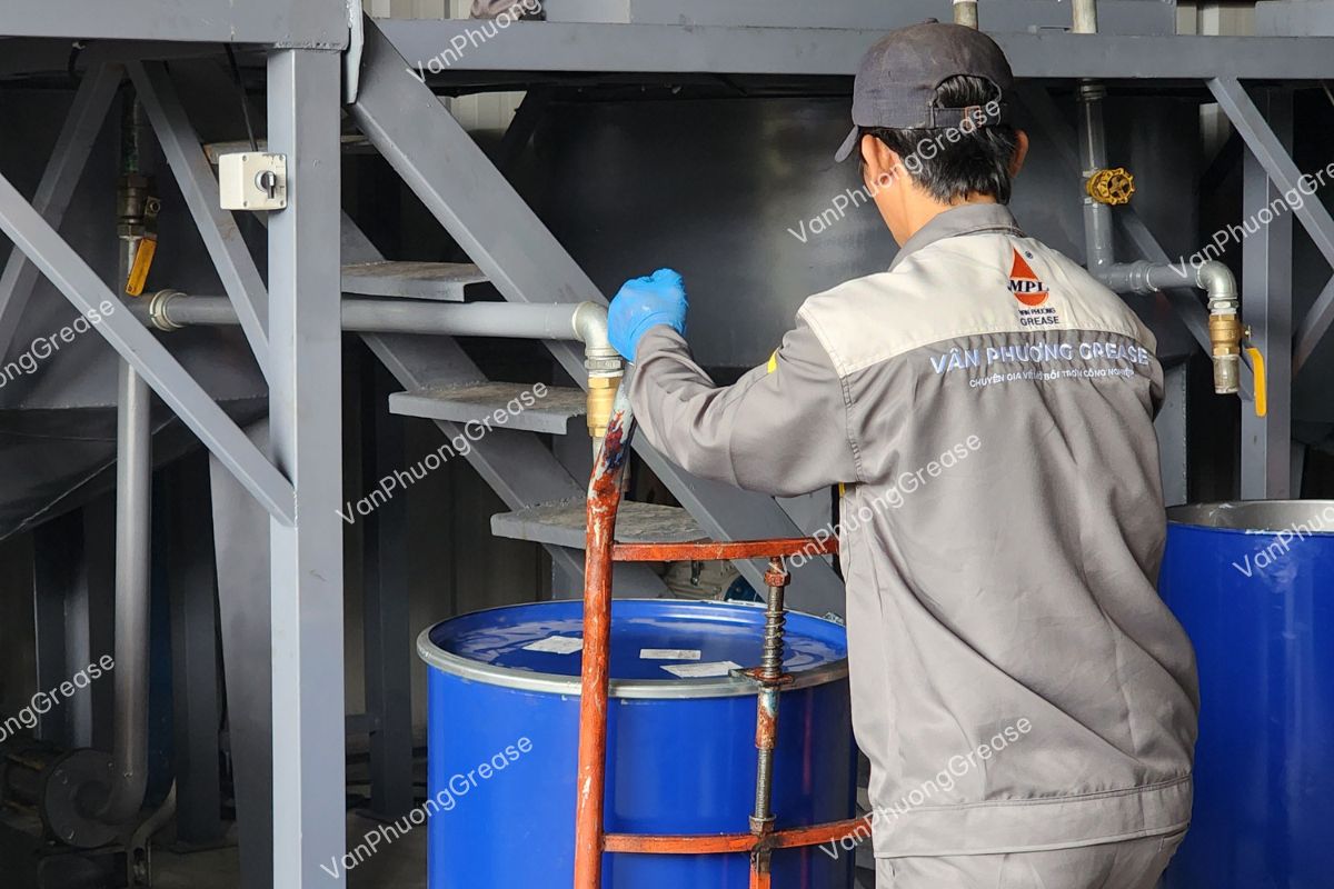mỡ bôi trơn công nghiệp TPHCM Cam kết cung cấp mỡ bôi trơn chính hãng với đầy đủ giấy tờ