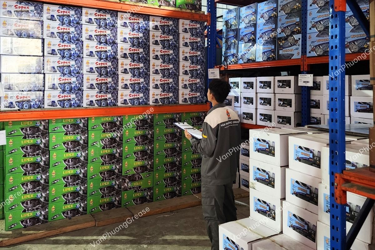 mỡ bôi trơn đa dụng cho ô tô Xe ô tô cần được chăm sóc và bảo dưỡng để nâng cao hiệu suất