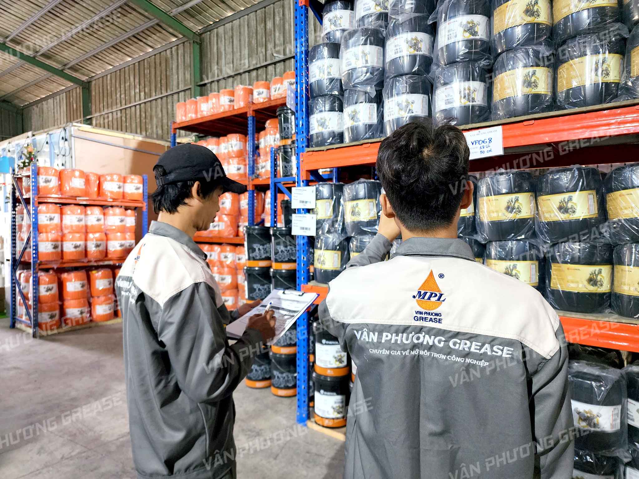 mỡ bôi trơn đa dụng công nghiệp Vân Phương cam kết mang đến mỡ bôi trơn đa dụng công nghiệp chất lượng với mức giá tối ưu