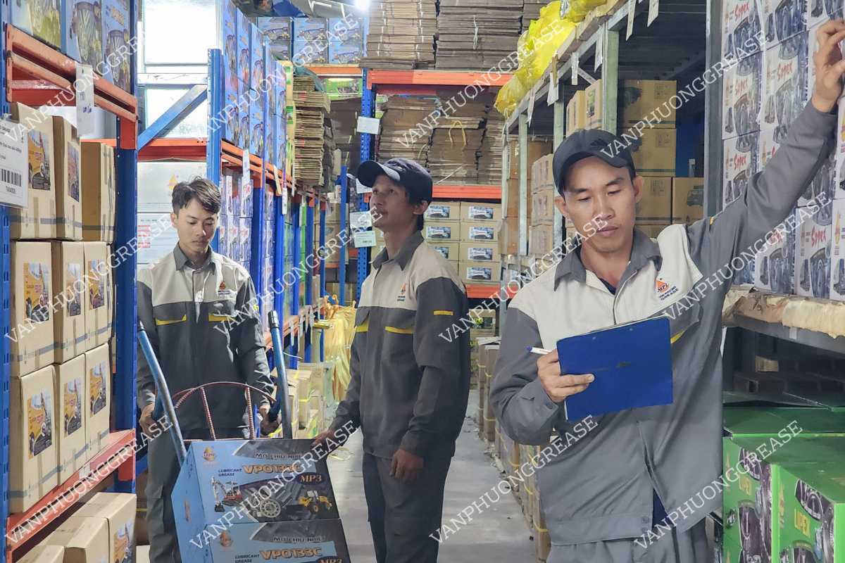 mỡ bò dùng cho dây chuyền sản xuất Kho hàng mỡ bôi trơn công nghiệp của Vân Phương với số lượng lớn, luôn sẵn sàng đáp ứng mọi nhu cầu.