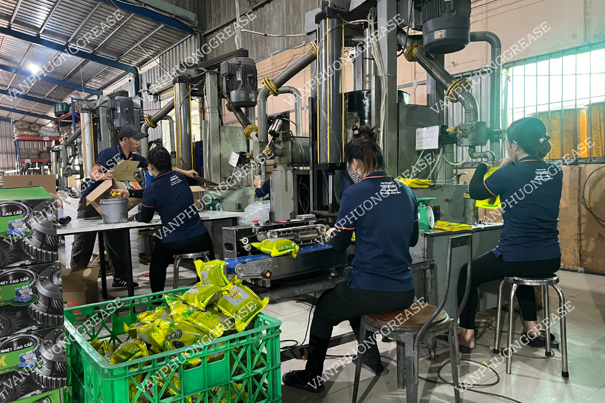 Các loại mỡ bò dùng cho dây chuyền sản xuất tại Vân Phương đa dạng về quy cách đóng gói.